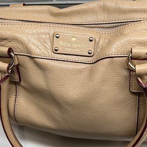 KATE SPADE NEW YORK
Grained Leather Shoulder Bag